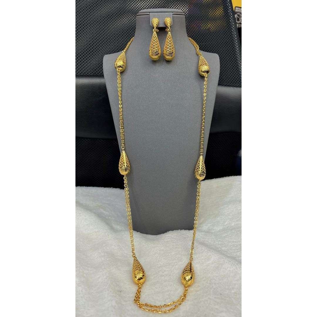 Chaîne longue dorée femme – Collier élégant pour soirée ou mariage