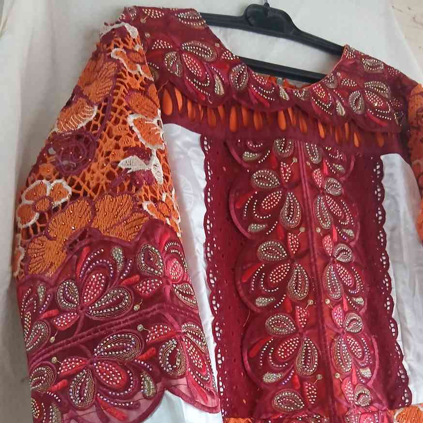 Ensemble femme en geztner et guipure pour un look élégant