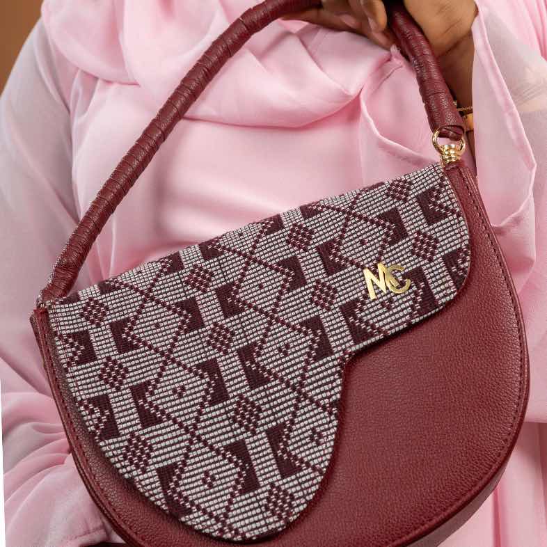 Sac à main cuir bordeaux et pagne tissé femme, élégant et original
