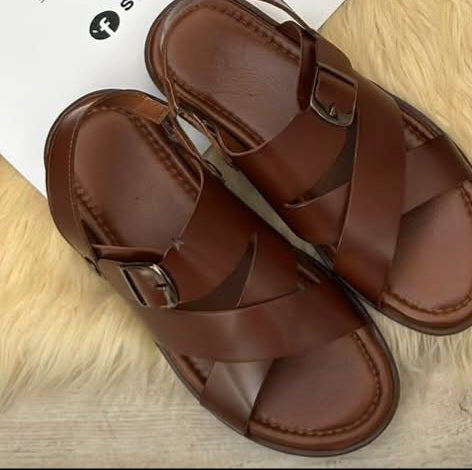 Sandale cuir homme marron chic et confortable à brides croisées ajustables