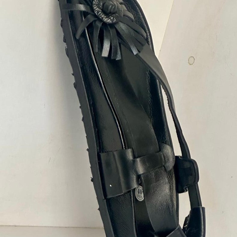 Sandale femme cuir noir artisanale fleur