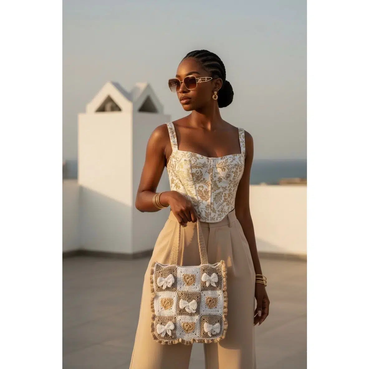 sac crochet beige et blanc à cœurs pour un style élégant