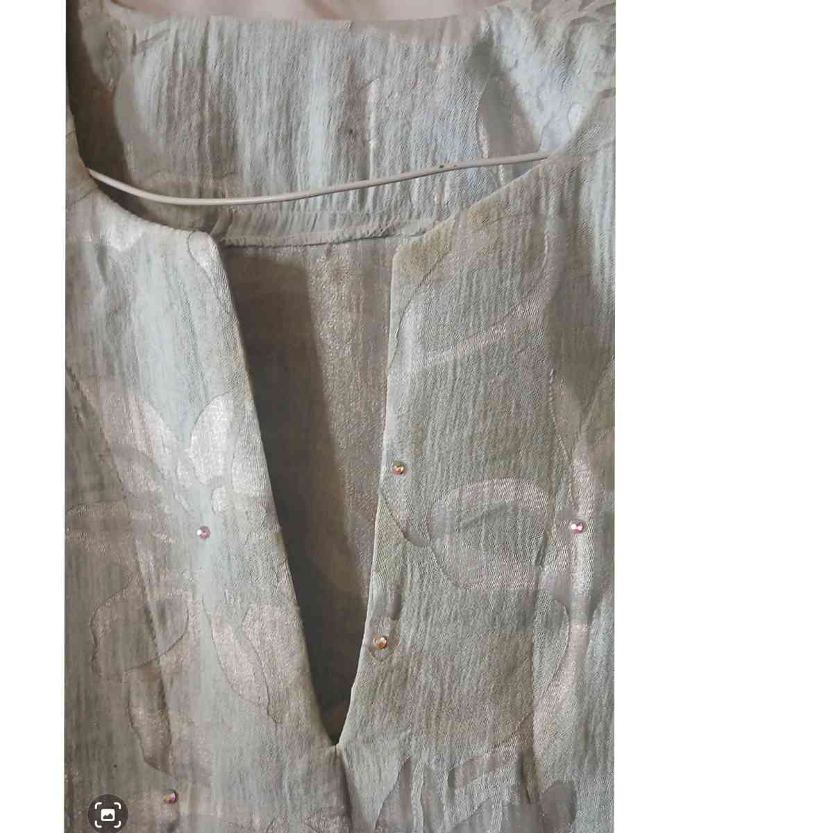 Robe tunique bohème en bleue avec fleurs grises