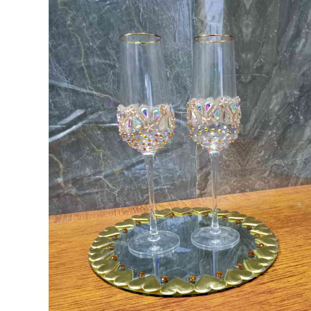 Plateau et verres mariage chic dorés