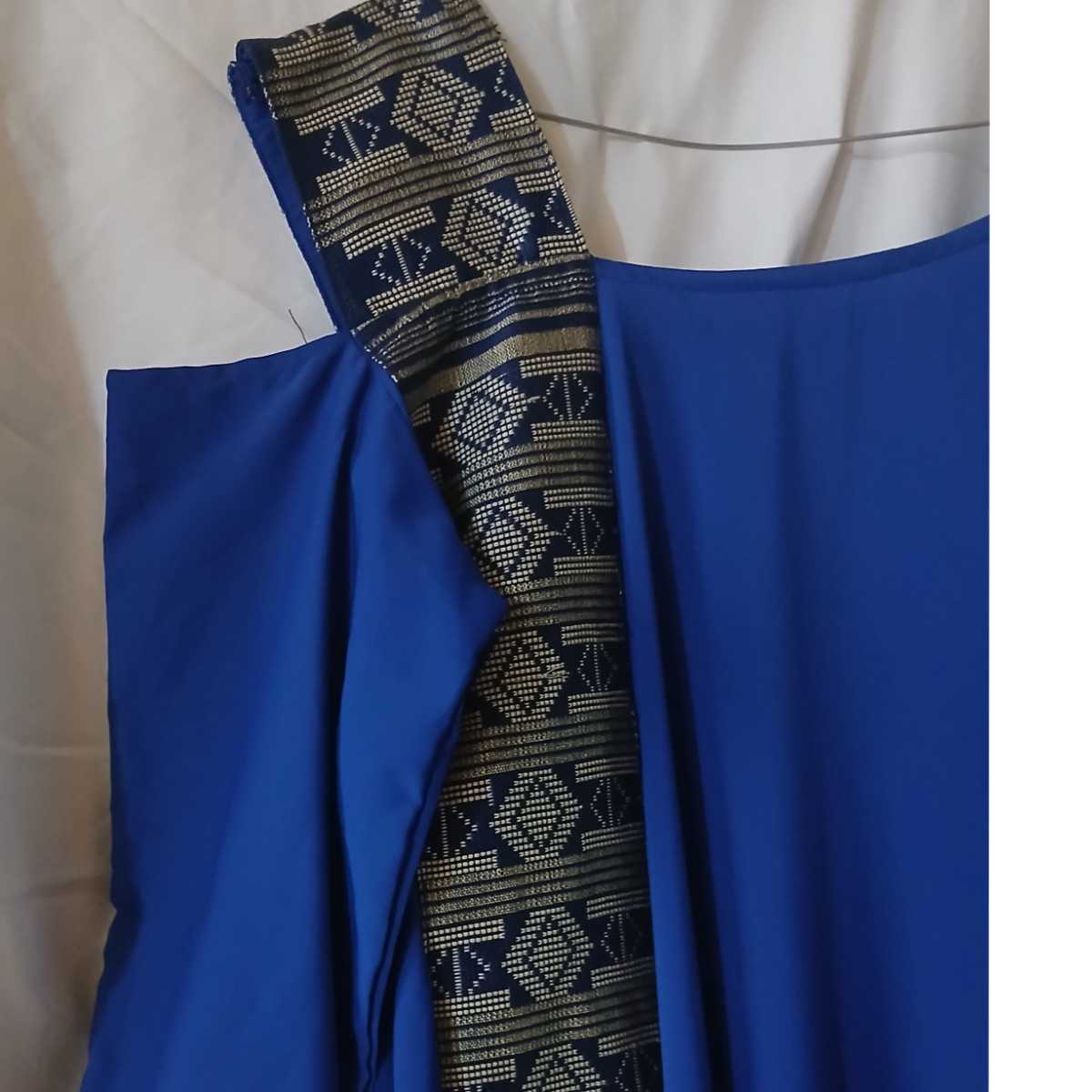 Robe en soie bleue femme Guerlain élégante, longue et chic cérémonie
