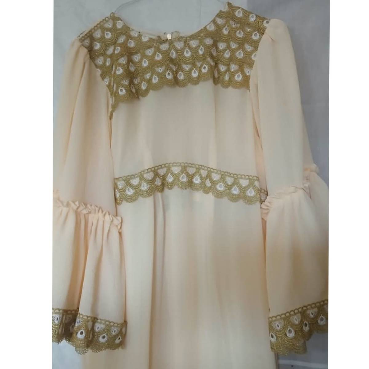 Robe femme en chiffon avec garnitures