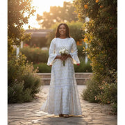 Robe femme brodée blanche fleurs dorées longue bohème chic élégante