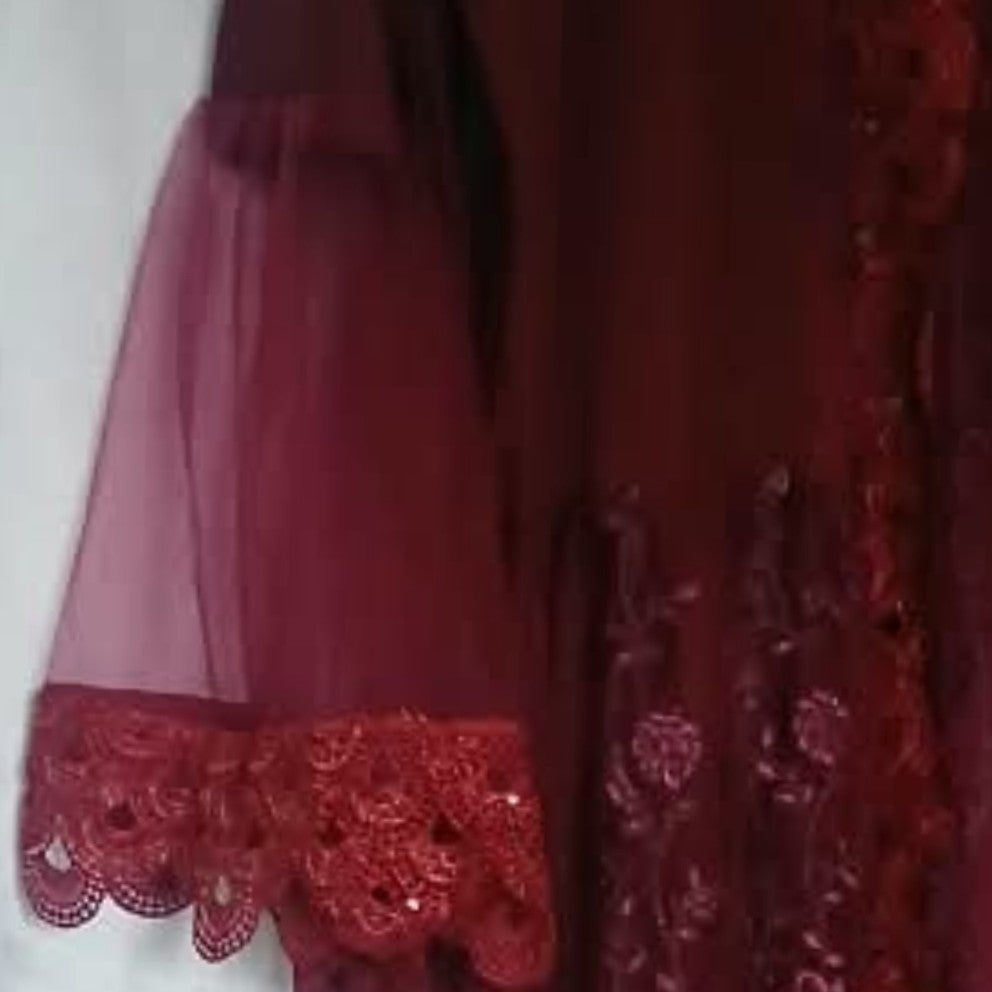 Robe femme en lycra et dentelle avec garnitures