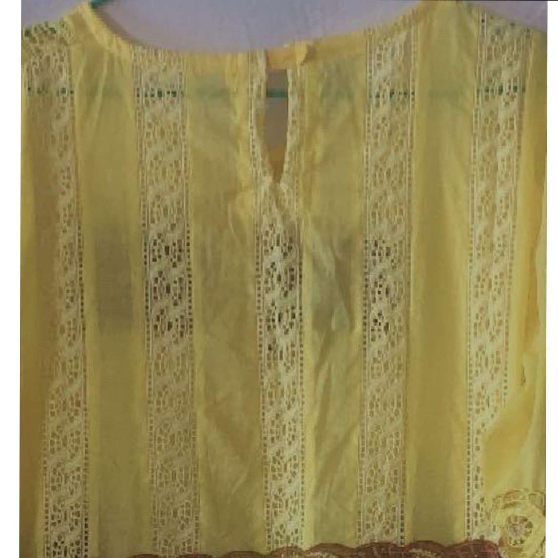 Robe femme en brode et garnitures