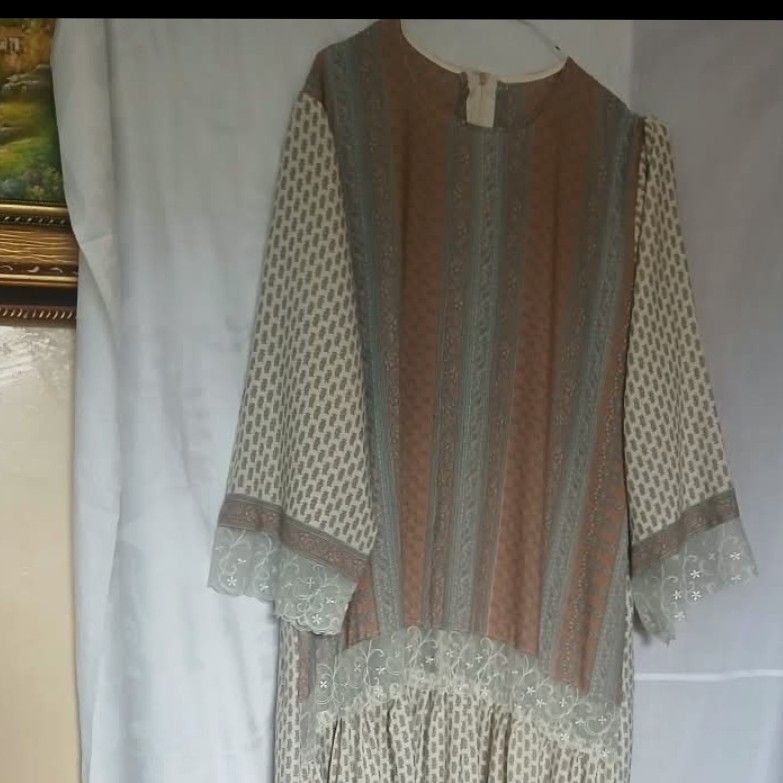 Robe longue bohème chic femme en soie et dentelle, manches longues élégante