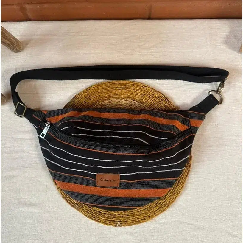 Sac banane rayé tendance pour un look unique et stylé