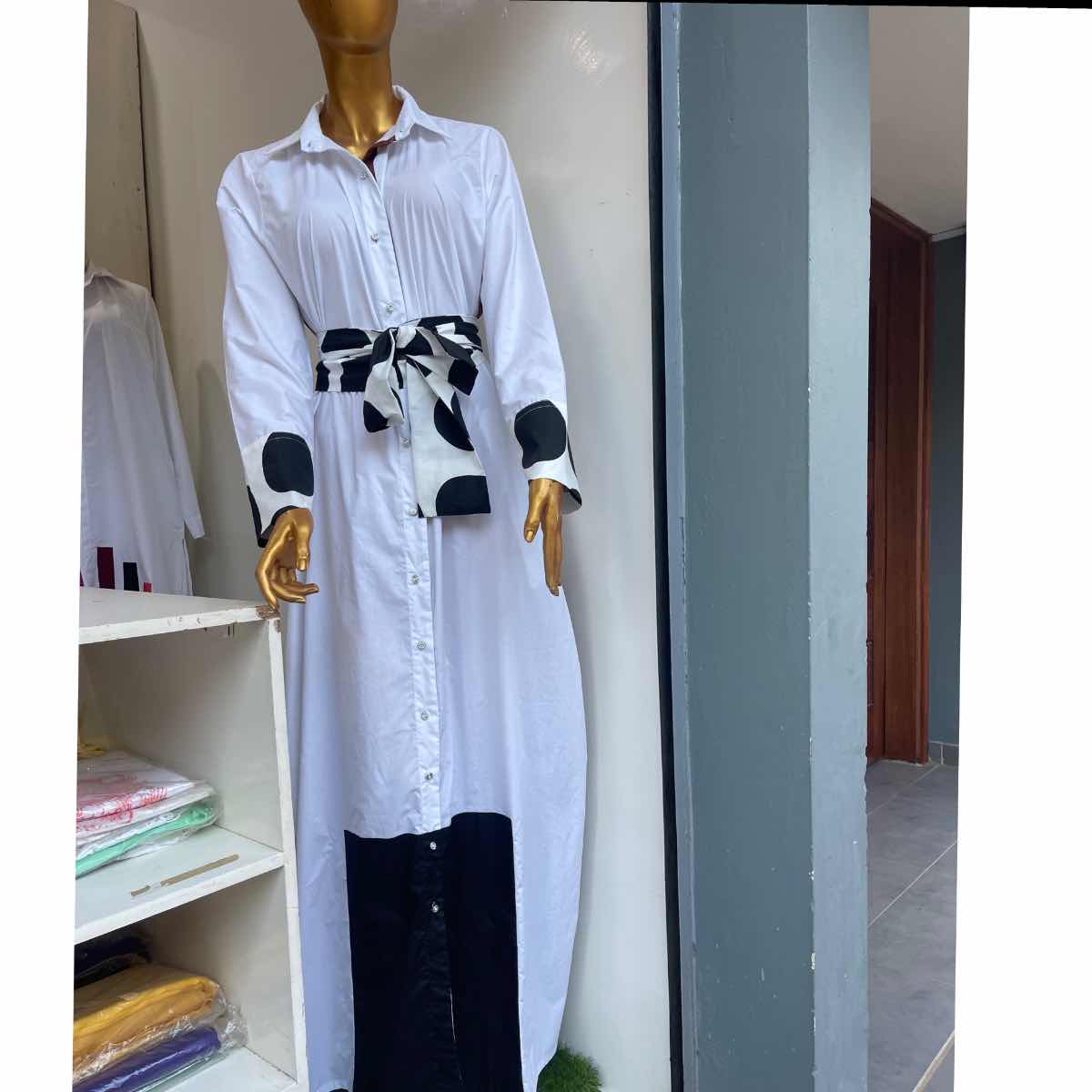 Robe chemise femme longue ceinturée, élégante et confortable, manches longues