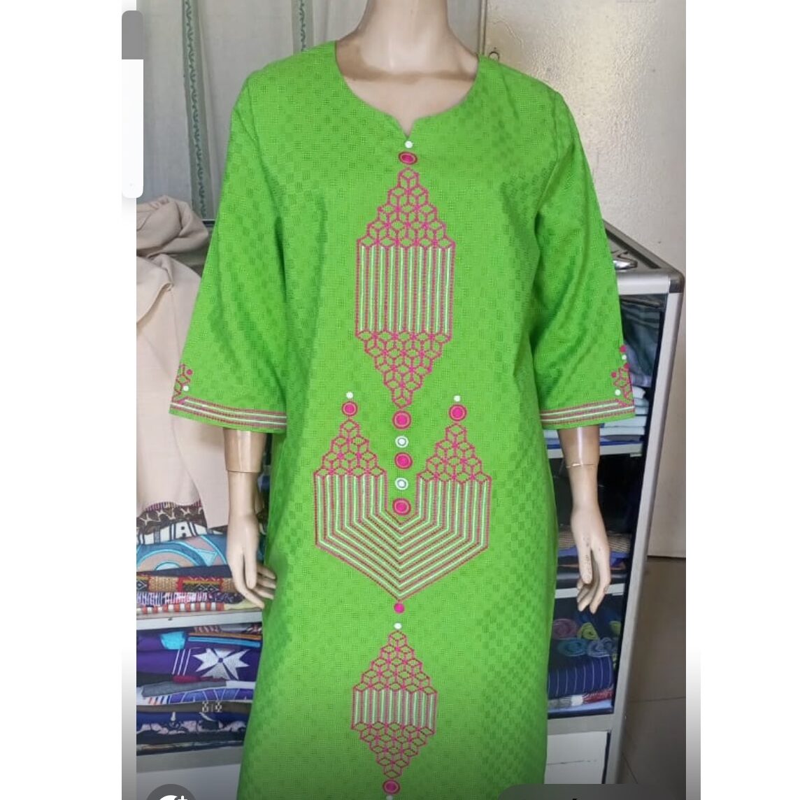 Tunique femme élégante verte, coton léger, broderie géométrique chic taille standard (L)