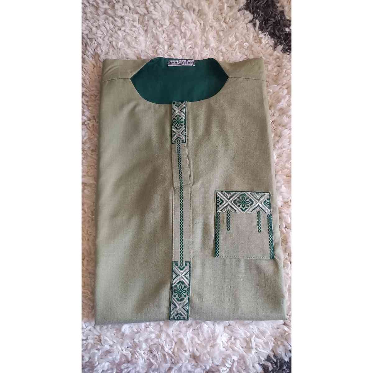 Tunique homme traditionnelle verte kaki brodée, élégante et confortable lin