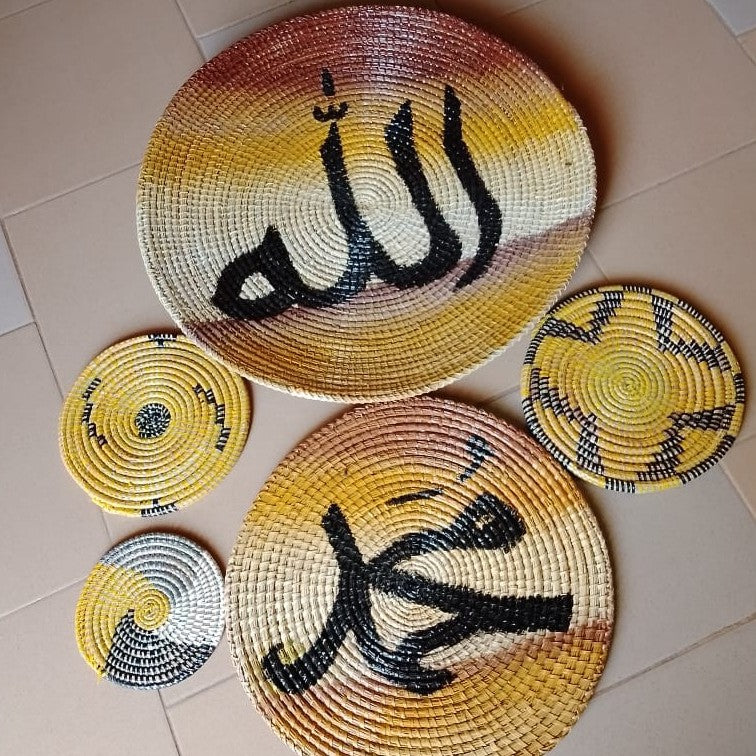 Décoration murale arabe en osier tressé avec calligraphie islamique