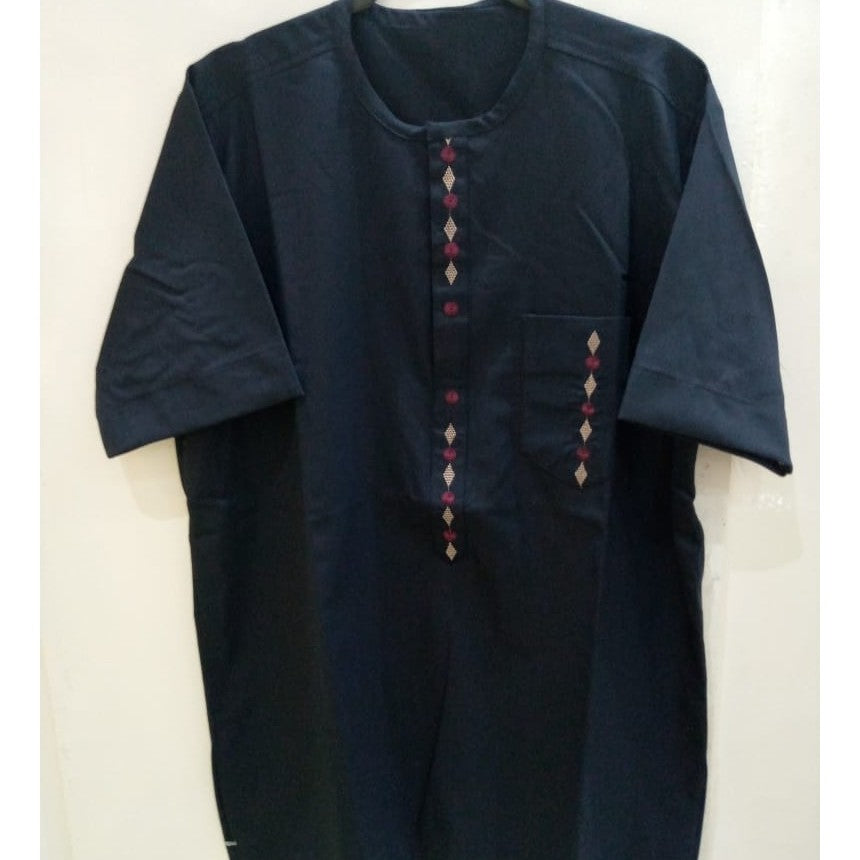 Chemise coton noire homme brodée rouge bordeaux élégante et originale