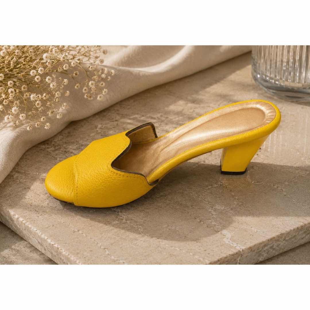 Mules femme cuir jaune à talon moyen confortable, élégantes et faciles à enfiler