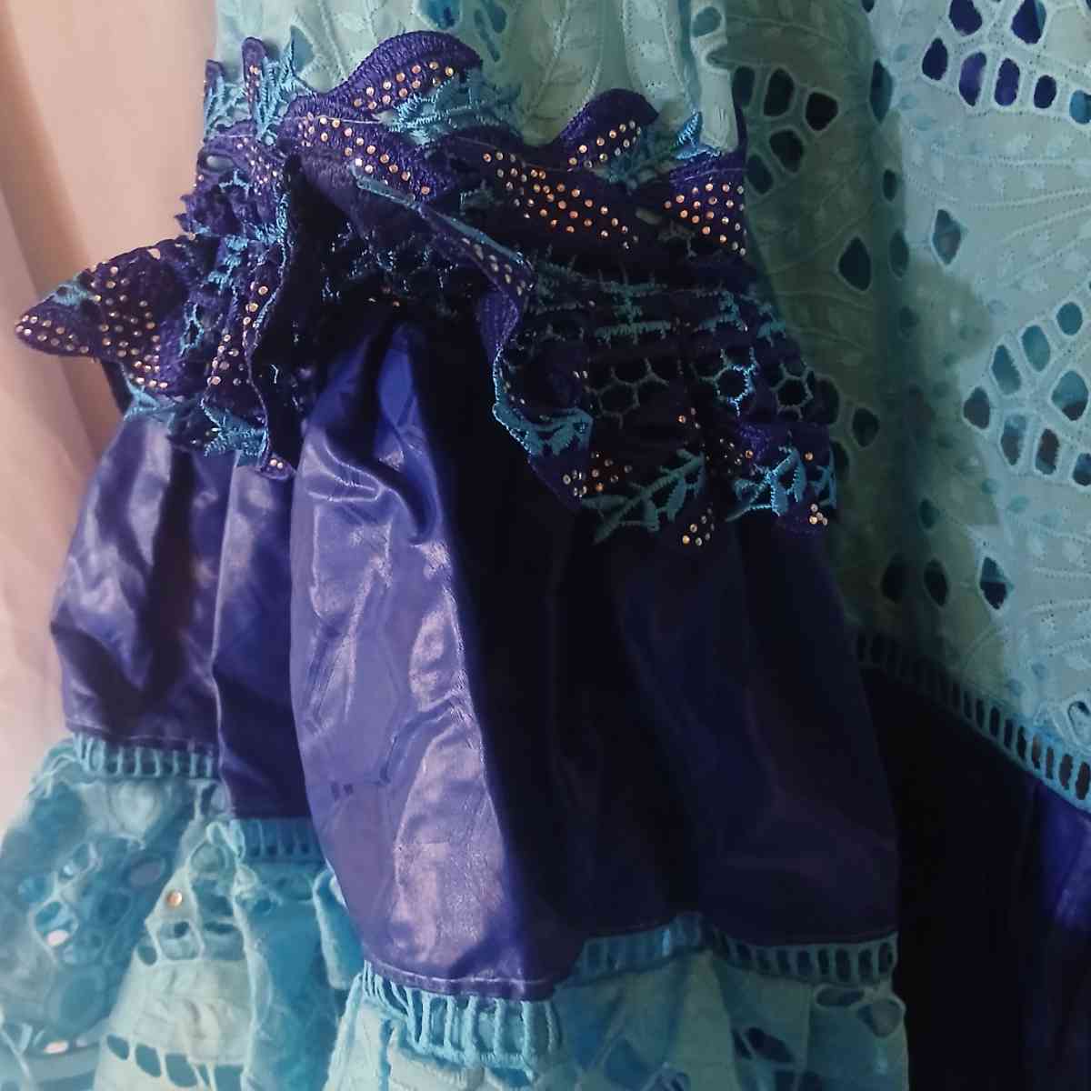 Robe bazin bleu brodée élégante robe africaine de cérémonie femme
