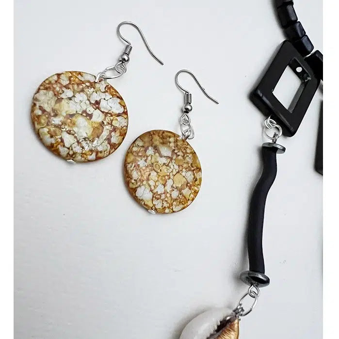 Collier femme cauris doré – Bijou artisanal élégant