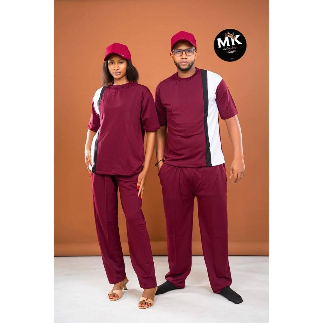 Ensemble assorti homme et femme en rouge bordeau