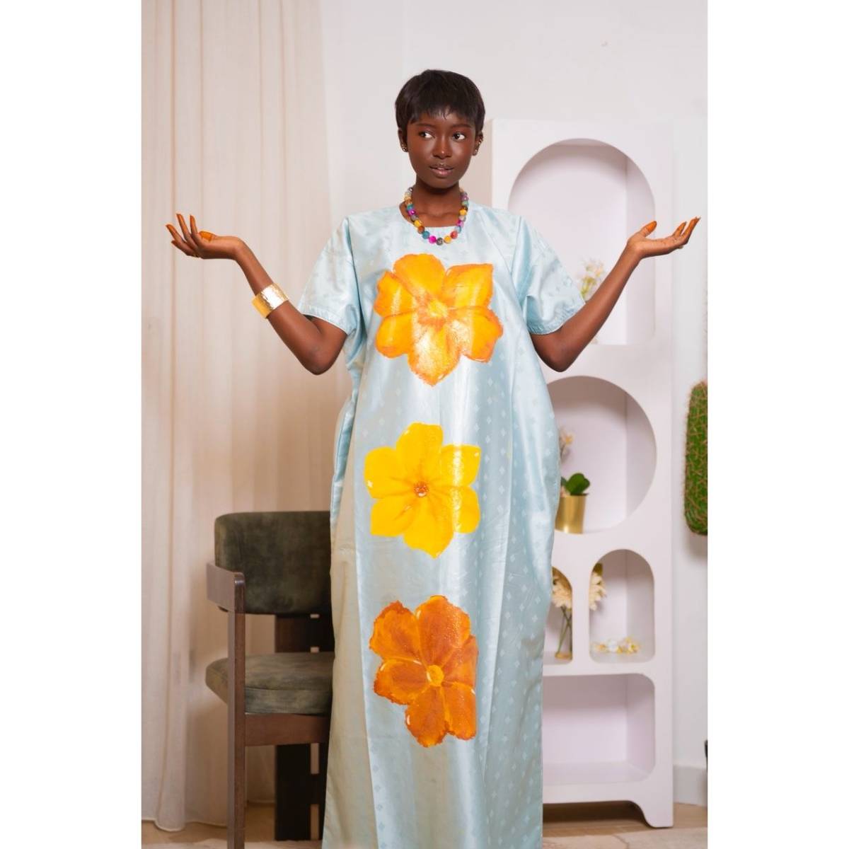 Robe en bazin peinte à la main, longue élégante fleurs, unique et artistique