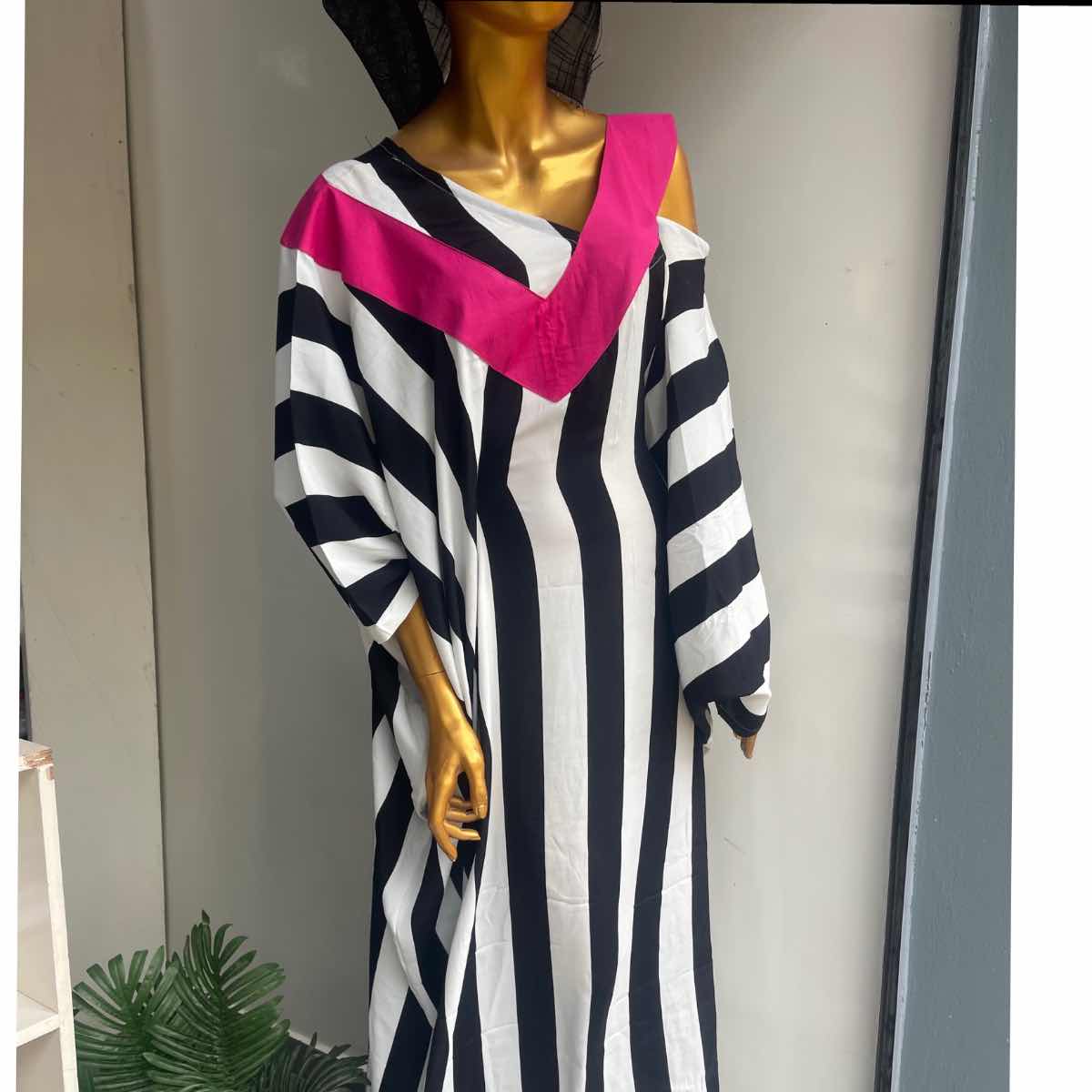 Tunique femme rayée noir et blanc ample avec col en V