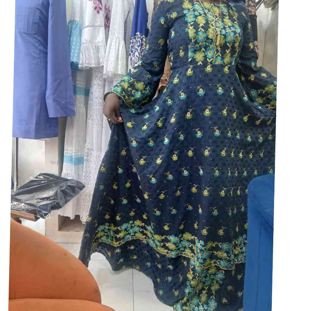 Robe brodée bleu marine longue femme élégante, cérémonie ou soirée