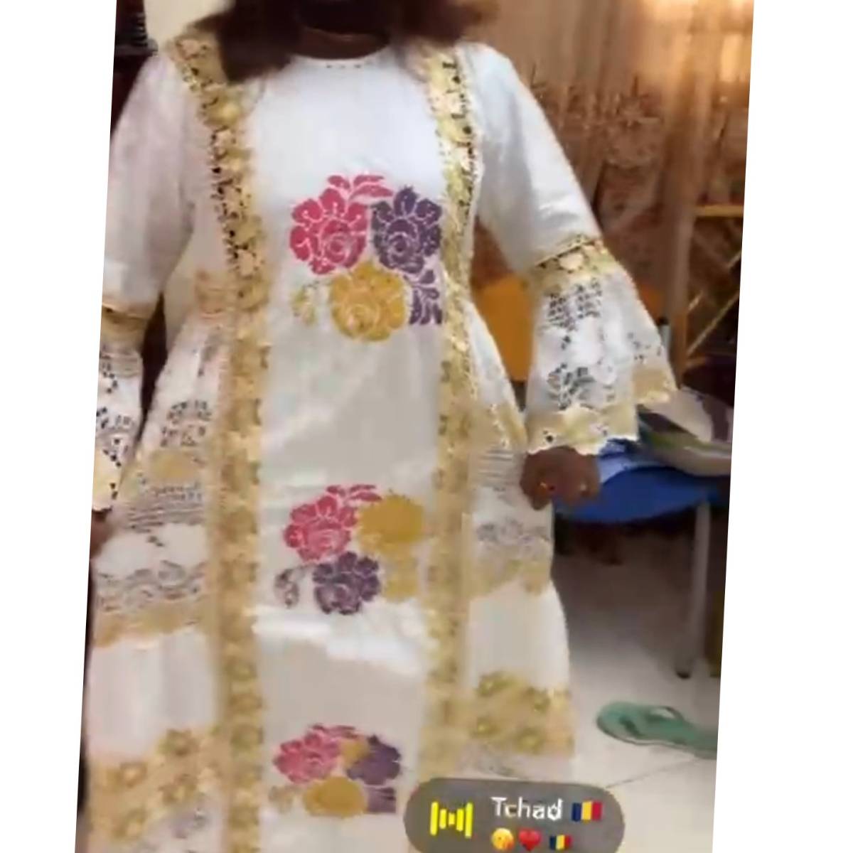 Robe geztner avec broderies, brode et garnitures