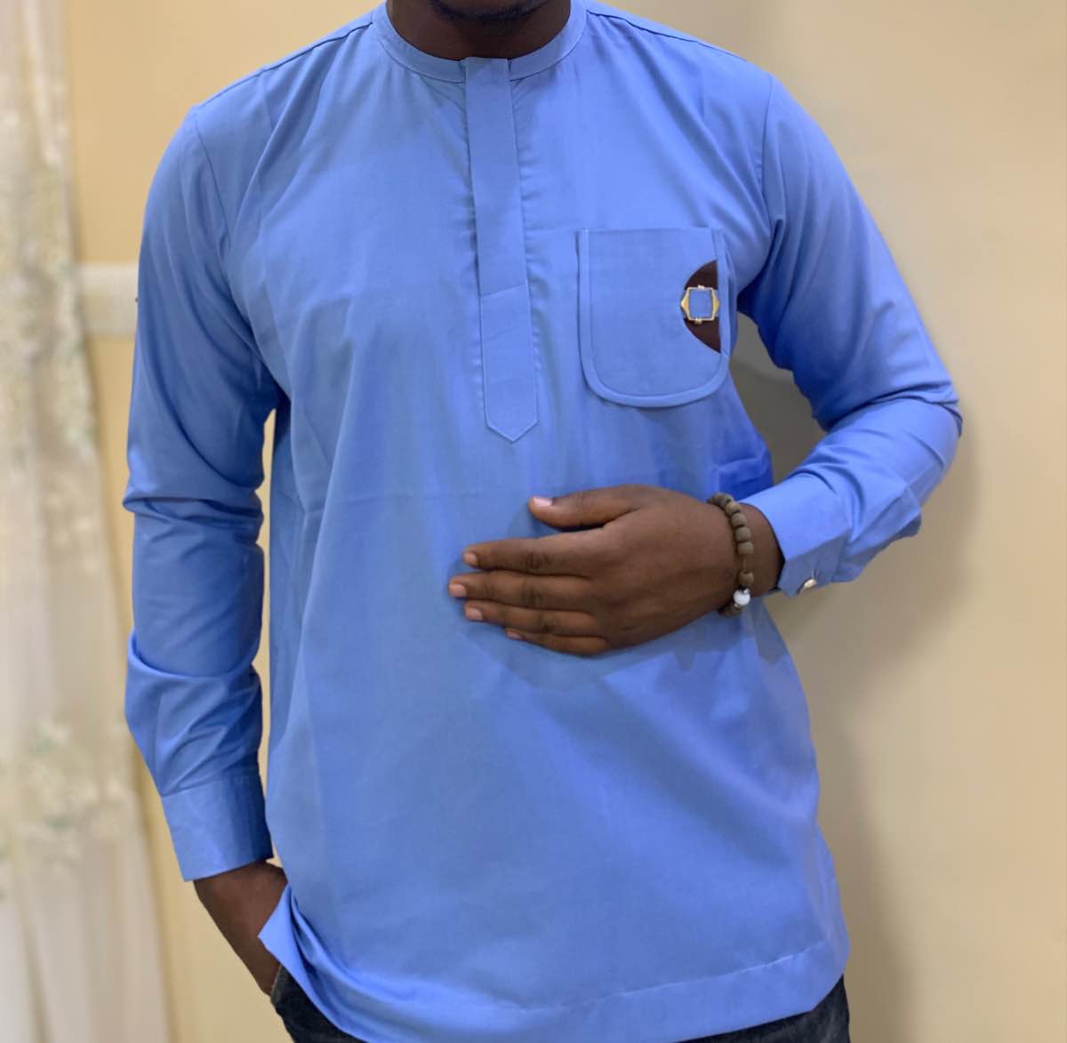 Chemise homme coupe droite en bleu clair avec col