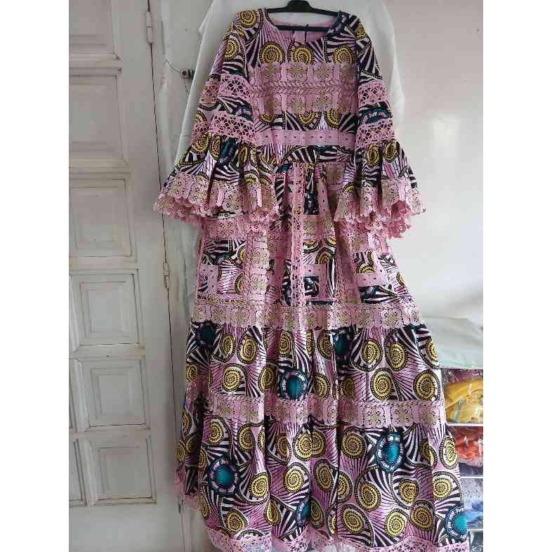 Robe wax femme longue ethnique chic avec dentelle, cérémonie ou soirée