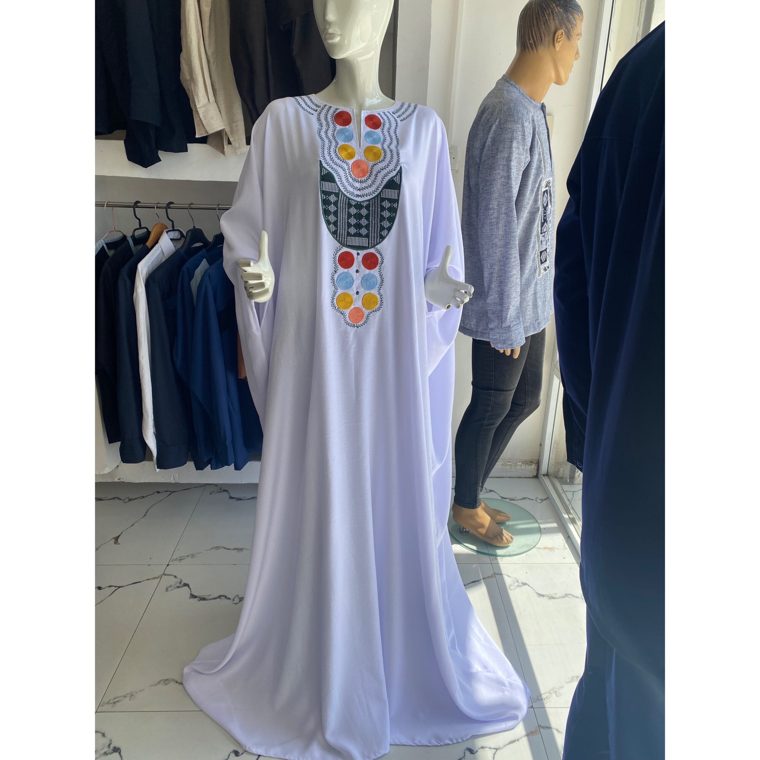 Boubou femme cérémonie coton blanc brodé – robe africaine chic élégante