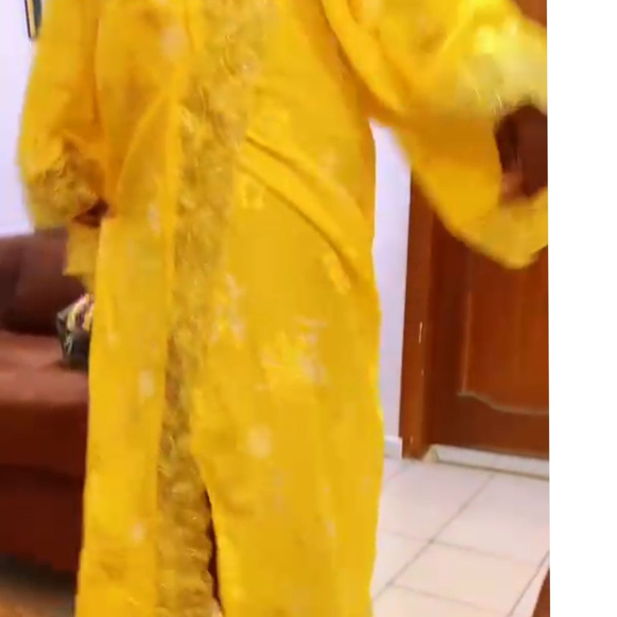 Robe femme jaune soleil avec manches évasées