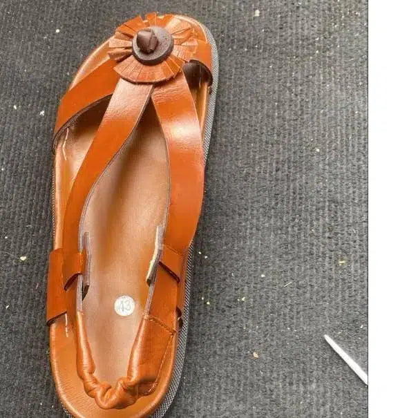 Sandale cuir unisex marron artisanale élégante et confortable été ville