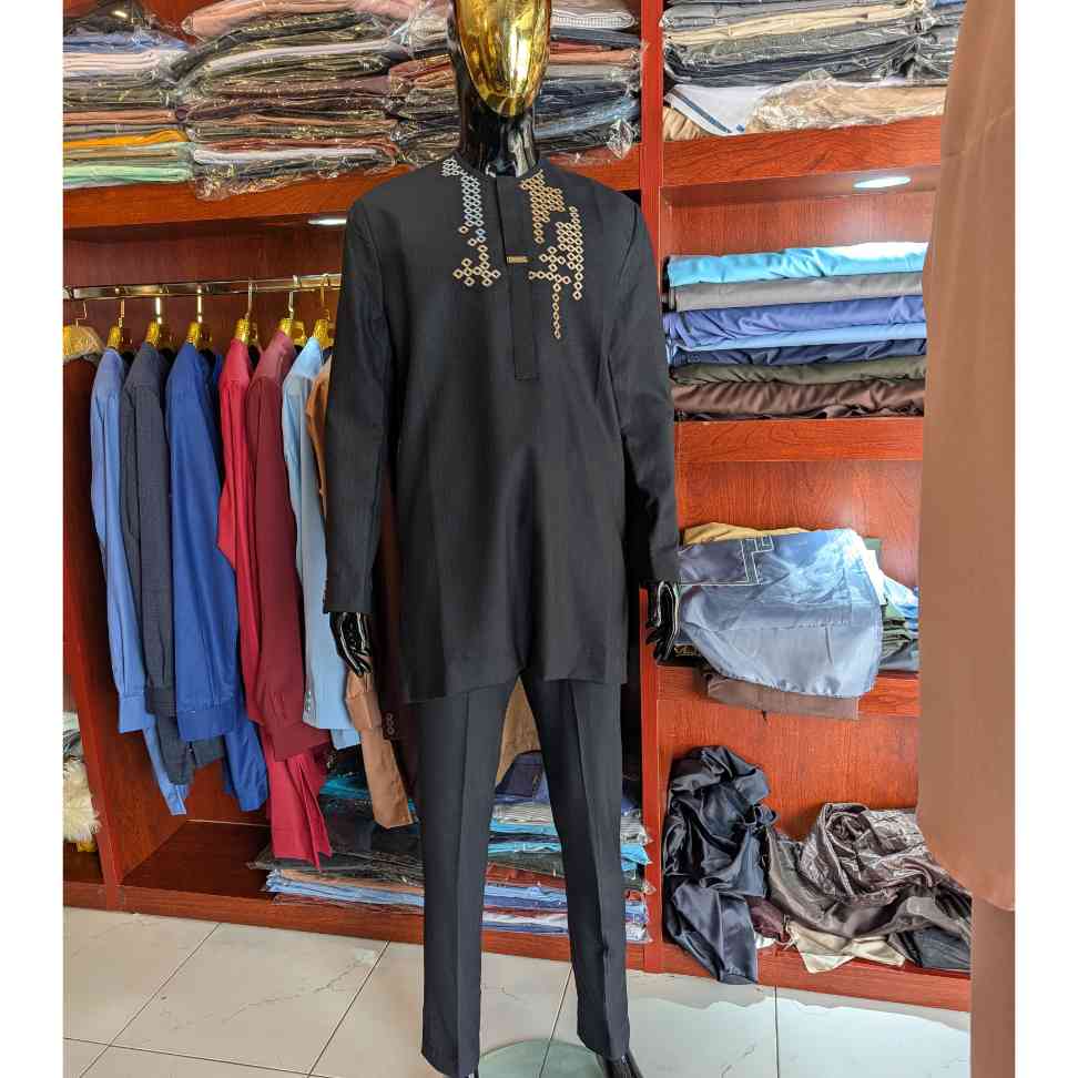 Ensemble homme élégant noir brodé