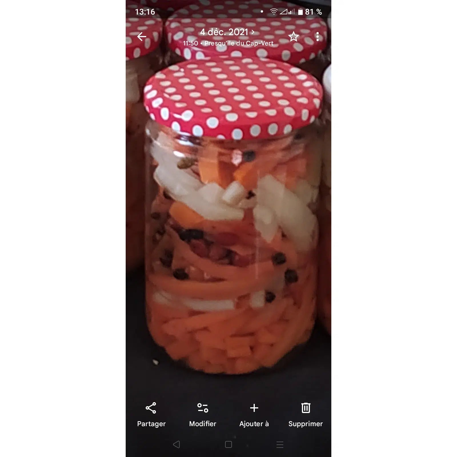 Légumes marinés en bocal : carotte et navet, poivre noir, piment long