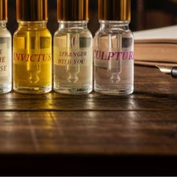 Lunettes de vue modernes ESSENTIA monture carrée noire argent design italien