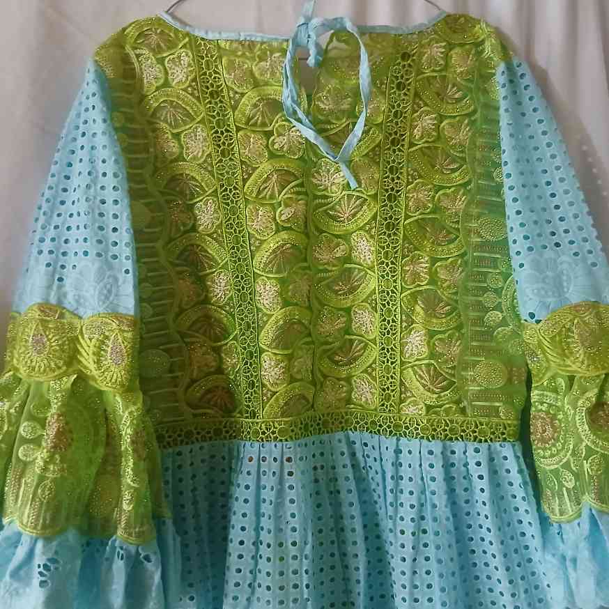 Robe bazin bleu femme brodée cérémonie, élégante bleu et vert grande taille