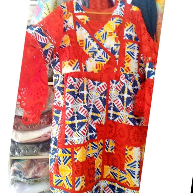 Robe brodée rouge femme bohème avec manches bouffantes