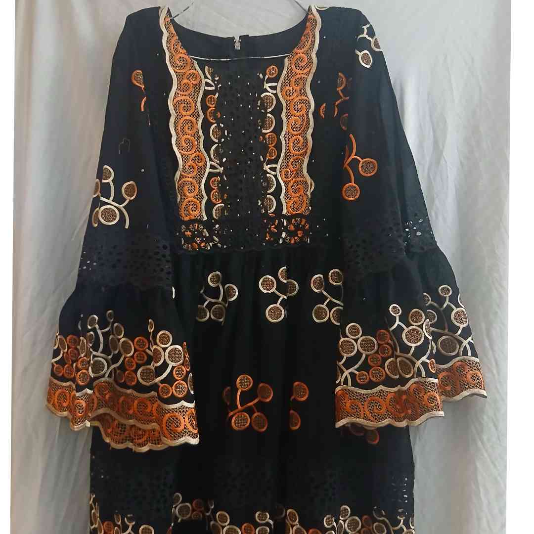 Robe brodée noire femme bohème chic longue, orange beige, élégante