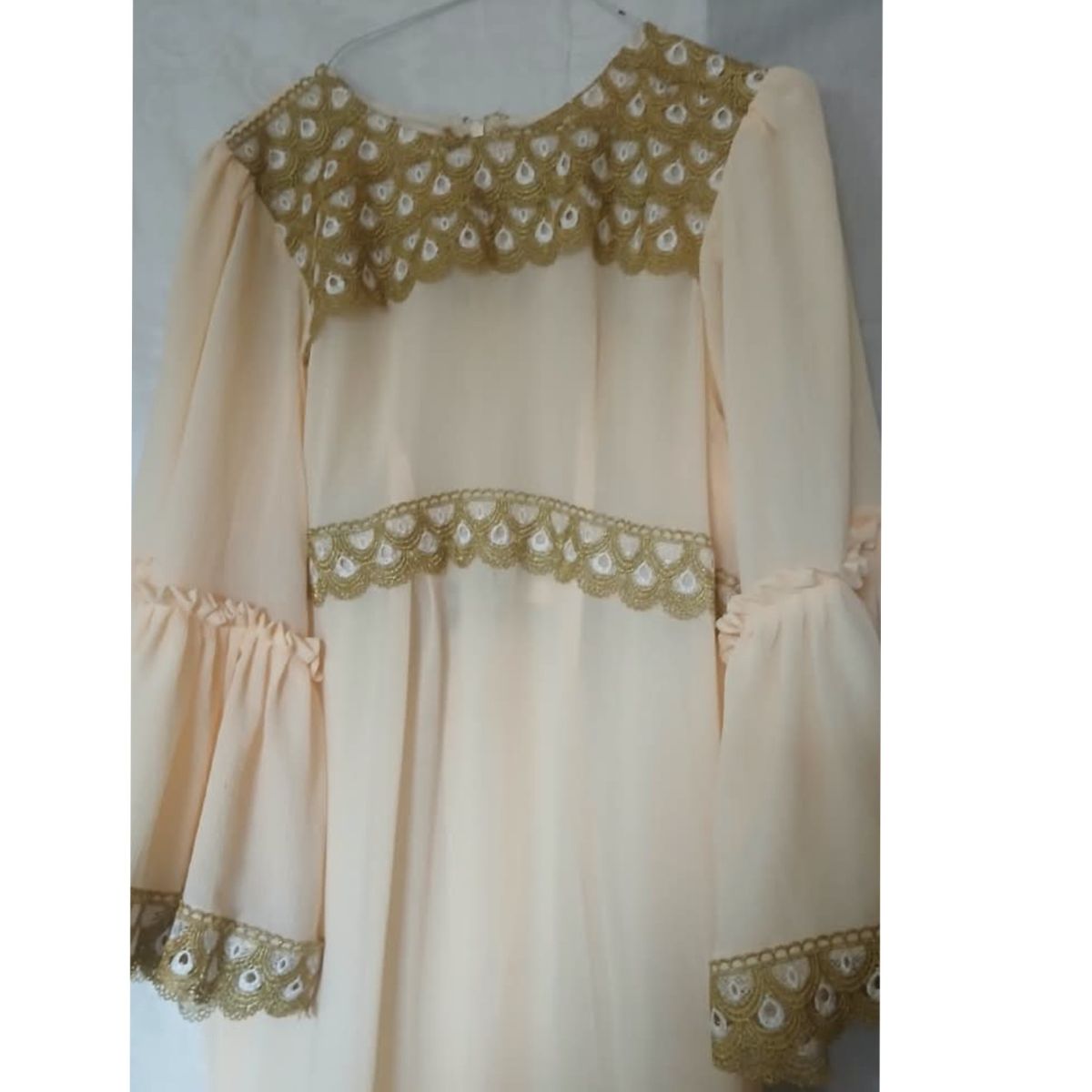 Robe femme en chiffon avec garnitures
