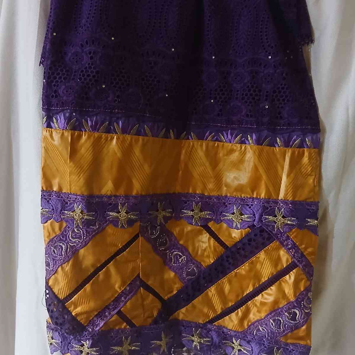 Grand boubou geztner avec broderie brodee et garnitures