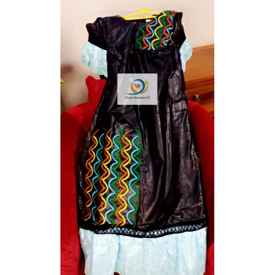 Robe cérémonie fille noire brodée bazin riche