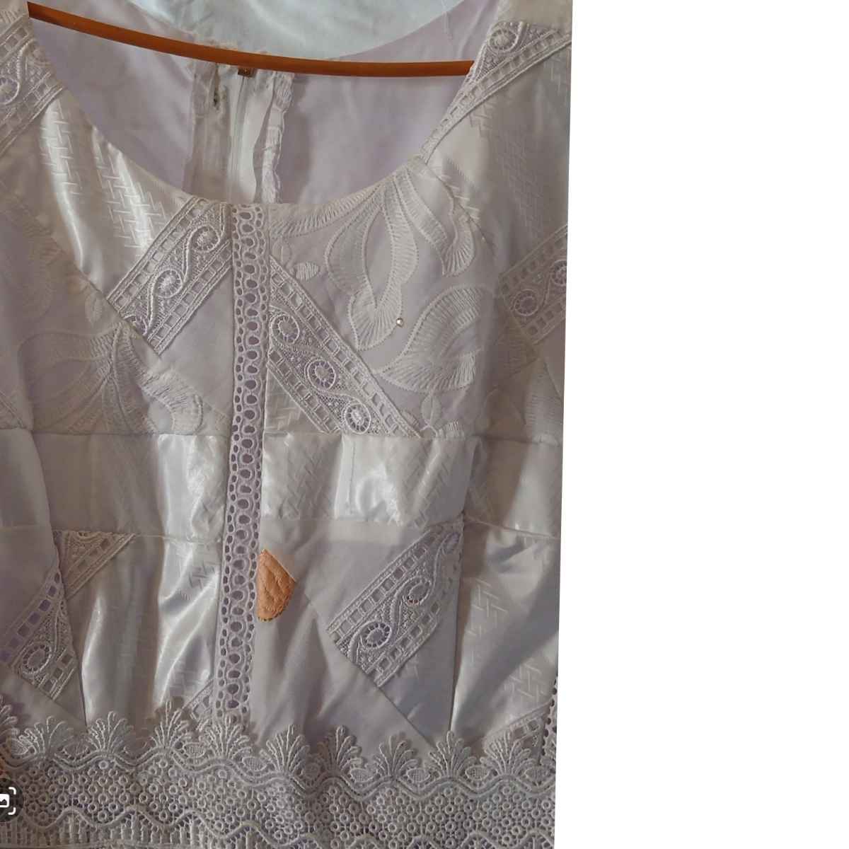 Robe brodée femme élégante blanc saumon , cérémonie et occasions spéciales