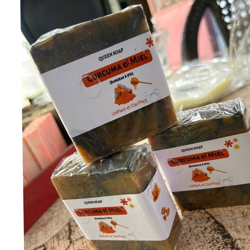Savon curcuma charbon actif artisanal – clarifiant naturel visage et corps