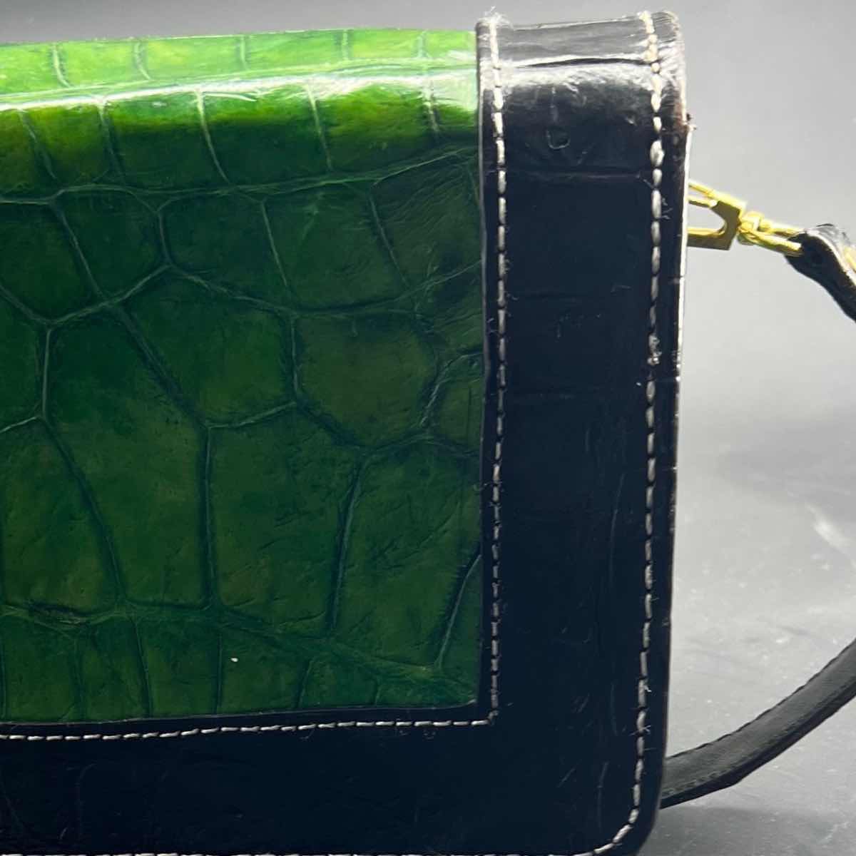 Sac à main cuir femme vert et noir, élégant croco, bandoulière chic