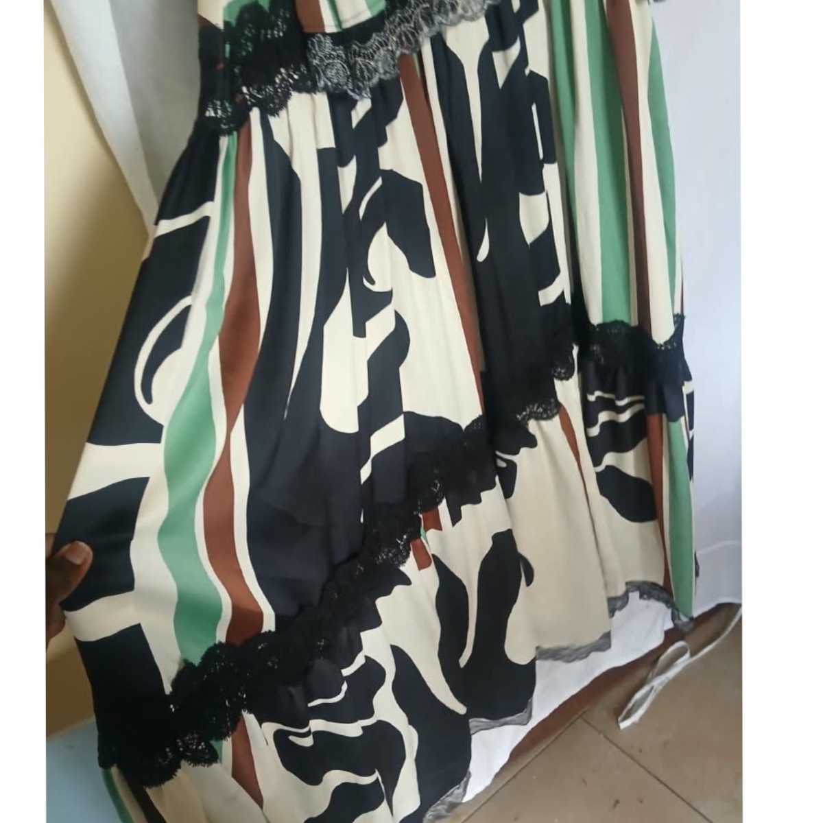 Robe en soie avec dentelle