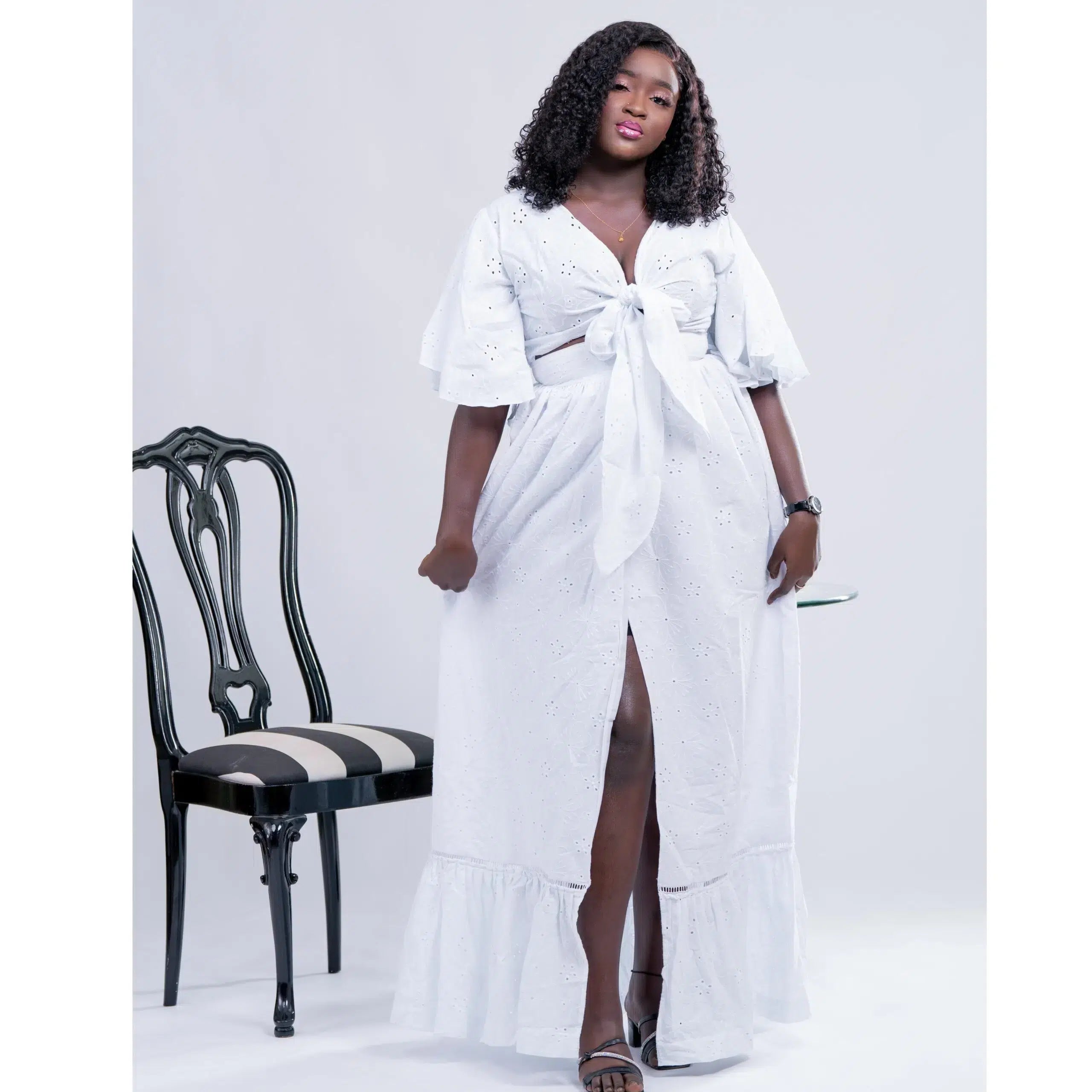 Robe Brodée Anglaise Longue à manches papillons Blanche pour femmes