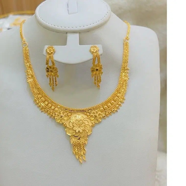 Bijoux en or indien – Collier traditionnel et boucles d’oreilles élégants