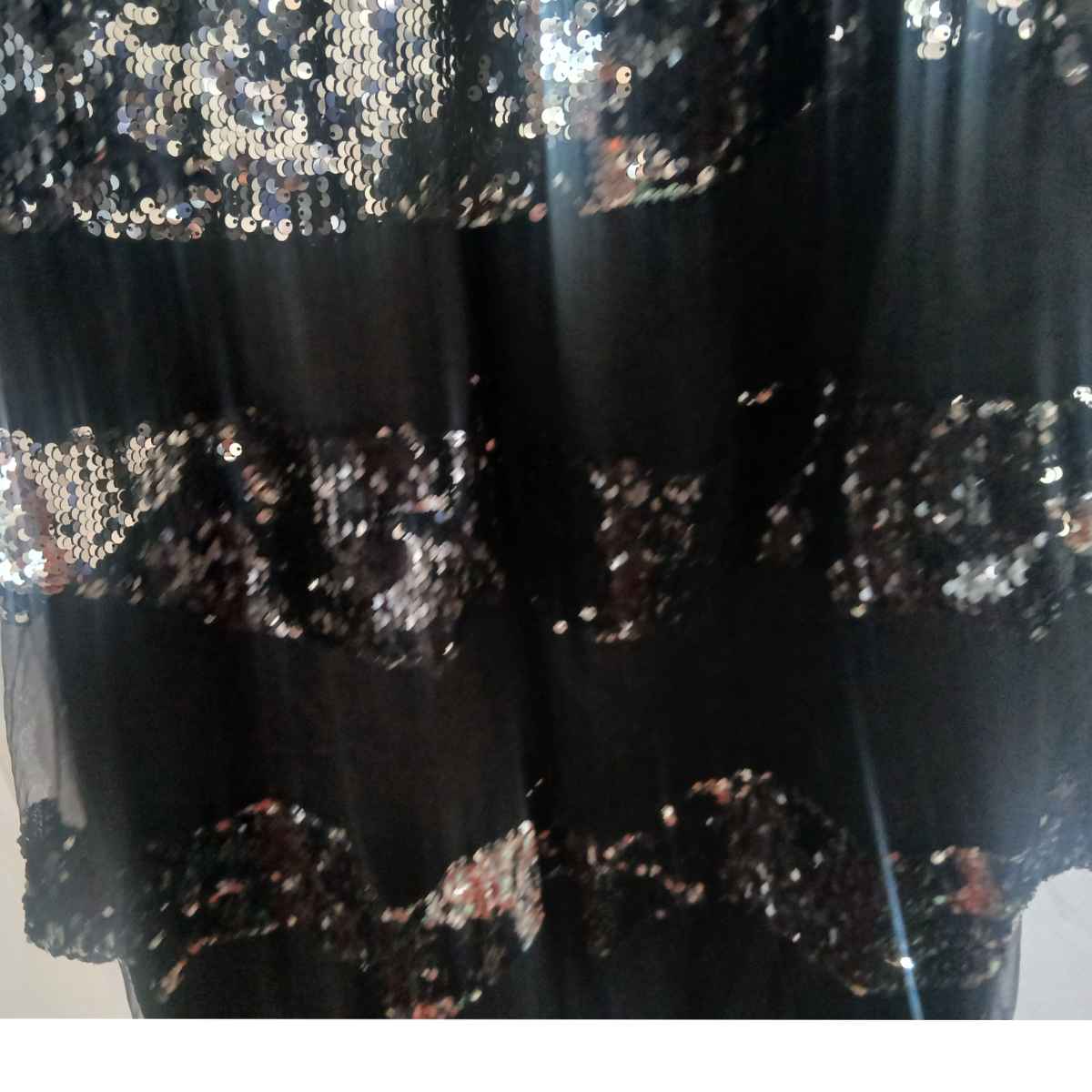 Robe soirée noire sequins longue tulle élégante, chic et brillante femme