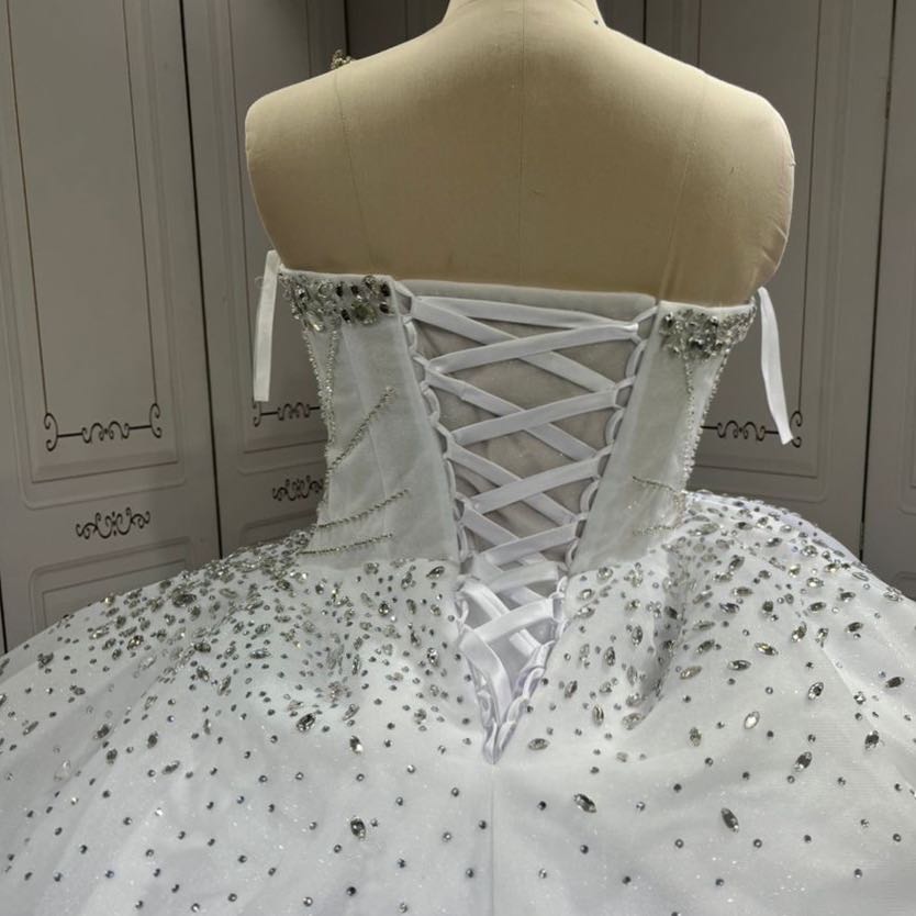 Robe mariage princesse blanche bustier bardot strass perles tulle satin